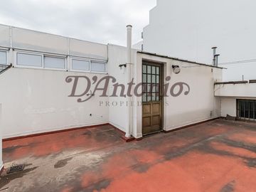 Venta - 3 ambientes - Tipo casa - Tríplex con terraza, balcón y patio