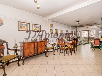 Venta - 3 ambientes - Tipo casa - Tríplex con terraza, balcón y patio