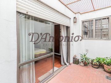 Venta - 3 ambientes - Tipo casa - Tríplex con terraza, balcón y patio