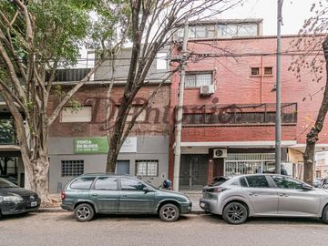Venta - 3 ambientes - Tipo casa - Tríplex con terraza, balcón y patio
