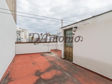 Venta - 3 ambientes - Tipo casa - Tríplex con terraza, balcón y patio