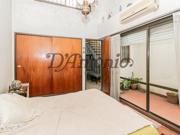 Venta - 3 ambientes - Tipo casa - Tríplex con terraza, balcón y patio