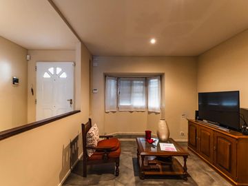 Departamento 3 ambientes en venta en lujan centro con patio y cochera apto credito