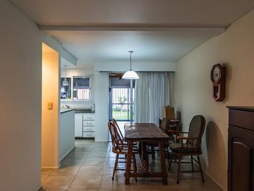 Departamento 3 ambientes en venta en lujan centro con patio y cochera apto credito