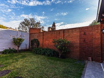 Departamento 3 ambientes en venta en lujan centro con patio y cochera apto credito