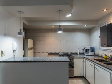 Departamento 3 ambientes en venta en lujan centro con patio y cochera apto credito