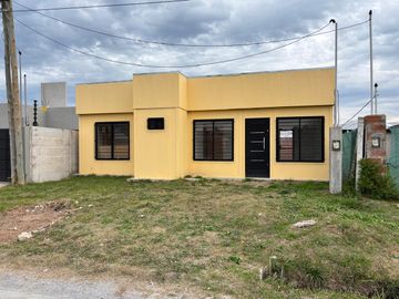 Casa en Venta de 3 dormitorios. Lavadero y galería. Campana Barrio Jardin de los Pioneros