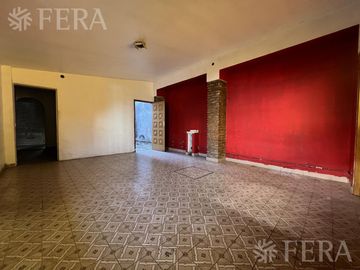 Venta casa de 4 ambientes con cochera en Wilde