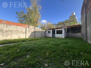 Venta casa de 4 ambientes con cochera en Wilde