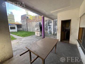 Venta casa de 4 ambientes con cochera en Wilde