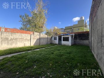 Venta casa de 4 ambientes con cochera en Wilde