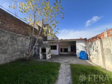Venta casa de 4 ambientes con cochera en Wilde