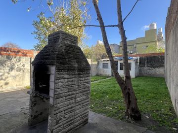 Venta casa de 4 ambientes con cochera en Wilde