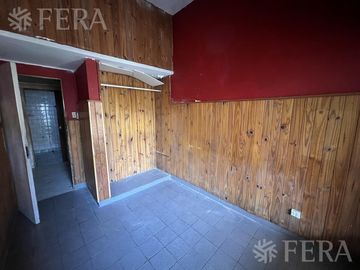 Venta casa de 4 ambientes con cochera en Wilde