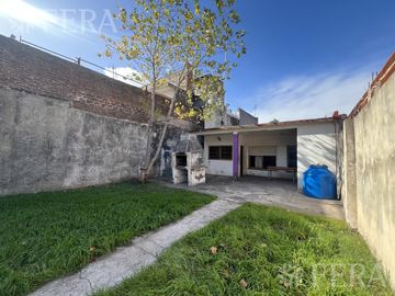 Venta casa de 4 ambientes con cochera en Wilde