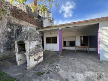 Venta casa de 4 ambientes con cochera en Wilde