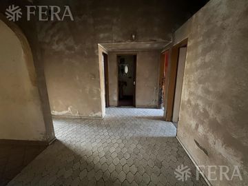 Venta casa de 4 ambientes con cochera en Wilde