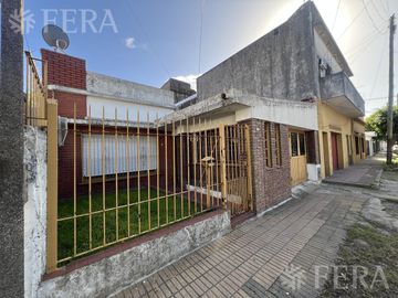 Venta casa de 4 ambientes con cochera en Wilde