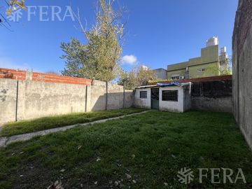 Venta casa de 4 ambientes con cochera en Wilde