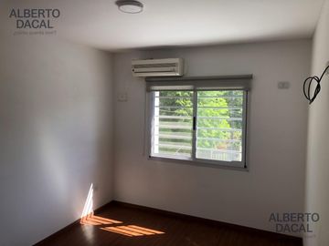 Casa en Manuel B Gonnet - Venta - 2 Casas en un lote - 4 Dormitorios