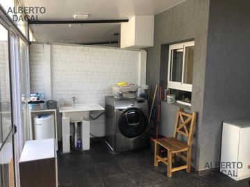 Casa en Manuel B Gonnet - Venta - 2 Casas en un lote - 4 Dormitorios