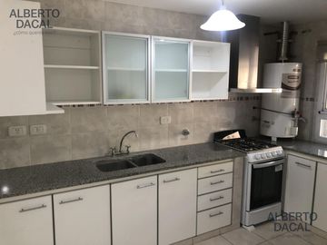 Casa en Manuel B Gonnet - Venta - 2 Casas en un lote - 4 Dormitorios