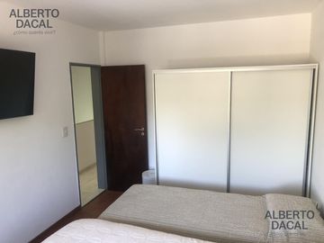 Casa en Manuel B Gonnet - Venta - 2 Casas en un lote - 4 Dormitorios