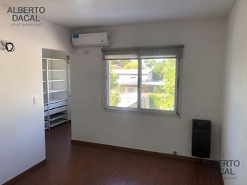 Casa en Manuel B Gonnet - Venta - 2 Casas en un lote - 4 Dormitorios