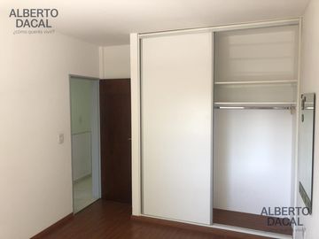Casa en Manuel B Gonnet - Venta - 2 Casas en un lote - 4 Dormitorios