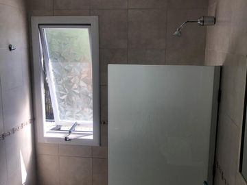 Casa en Manuel B Gonnet - Venta - 2 Casas en un lote - 4 Dormitorios