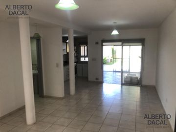 Casa en Manuel B Gonnet - Venta - 2 Casas en un lote - 4 Dormitorios