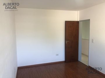 Casa en Manuel B Gonnet - Venta - 2 Casas en un lote - 4 Dormitorios