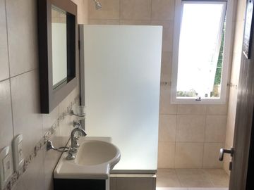 Casa en Manuel B Gonnet - Venta - 2 Casas en un lote - 4 Dormitorios