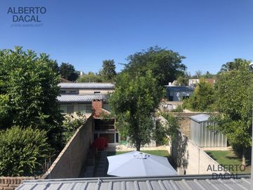 Casa en Manuel B Gonnet - Venta - 2 Casas en un lote - 4 Dormitorios