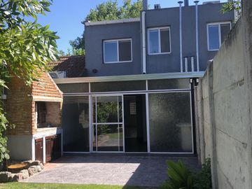 Casa en Manuel B Gonnet - Venta - 2 Casas en un lote - 4 Dormitorios