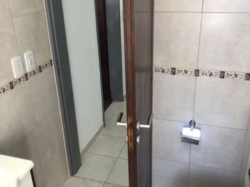 Casa en Manuel B Gonnet - Venta - 2 Casas en un lote - 4 Dormitorios