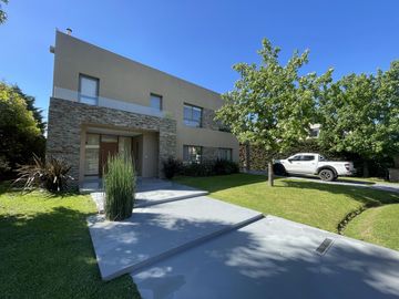 Casa en alquiler en La Lomada De Pilar