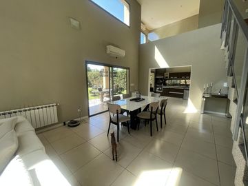 Casa en alquiler en La Lomada De Pilar
