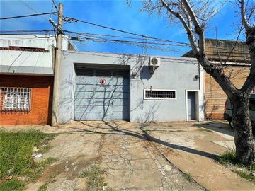 VENTA  - Galpón con oficina, de 200 m2 - La Tablada, Rosario.