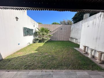 VENTA| Casa 4 Dorm. con PATIO Y ASADOR en General Bustos - THO8080577