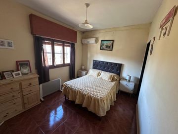 VENTA| Casa 4 Dorm. con PATIO Y ASADOR en General Bustos - THO8080577