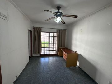 VENTA| Casa 4 Dorm. con PATIO Y ASADOR en General Bustos - THO8080577