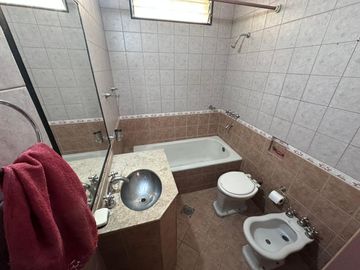 VENTA| Casa 4 Dorm. con PATIO Y ASADOR en General Bustos - THO8080577