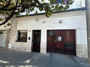 VENTA| Casa 4 Dorm. con PATIO Y ASADOR en General Bustos - THO8080577