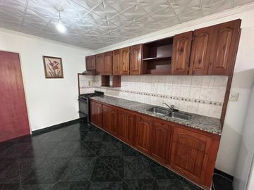 VENTA| Casa 4 Dorm. con PATIO Y ASADOR en General Bustos - THO8080577