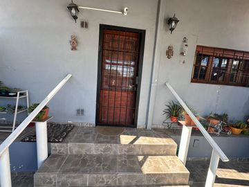 VENTA| Casa 4 Dorm. con PATIO Y ASADOR en General Bustos - THO8080577