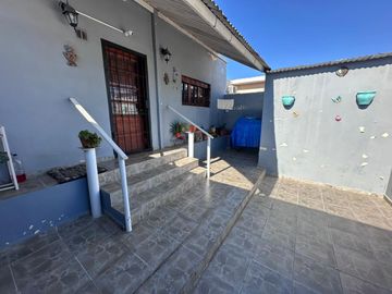VENTA| Casa 4 Dorm. con PATIO Y ASADOR en General Bustos - THO8080577