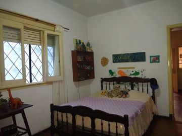 CHALET EN EXCELENTE UBICACION RESIDENCIAL A METROS DEL CENTRO COMERCIAL