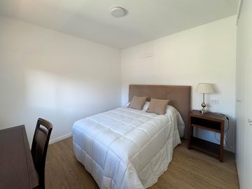 Casa Interna Única de 3 dormitorios con patio con parrillero y terraza con pileta