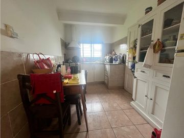LATORRE PROP. VENDE CASA 3 AMB CON PARQUE